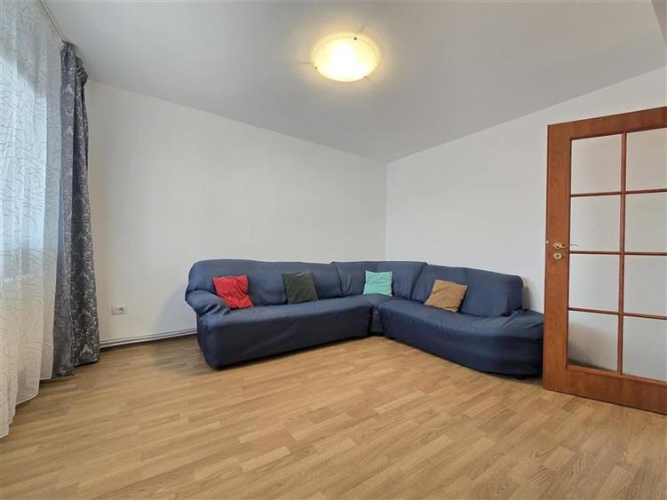 Inchiriere apartament spatios cu 3 camere decomandate. Zona Republicii, Bacau