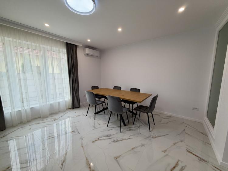 Apartament de închiriat | 2 camere | Zona - Centrală | Curte comuna | Parcare