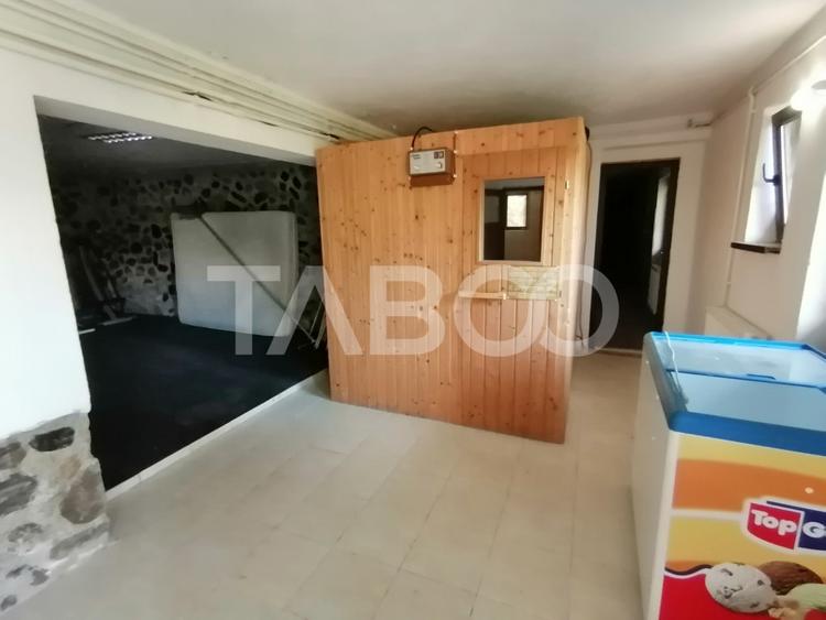 Pensiune 13 camere 16 bai sauna piscina si teren 1565 mp Cisnadioara