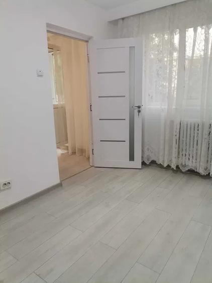 Apartament cu 2 camere, etajul 2/10, zona Podu Ros