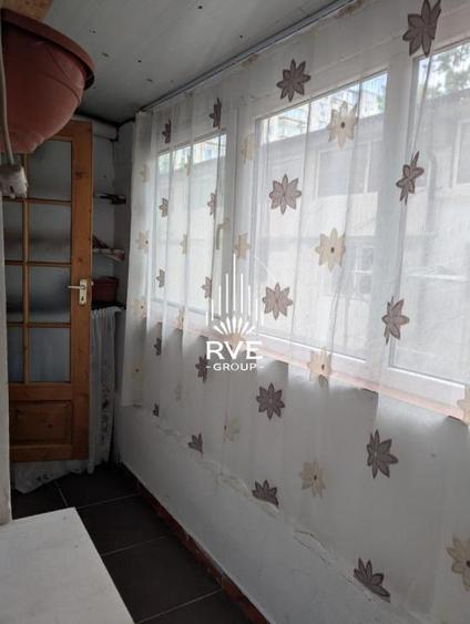 Gars (an 1981, centrala proprie, bloc 4 etaje)-300 m. metrou Lujerului