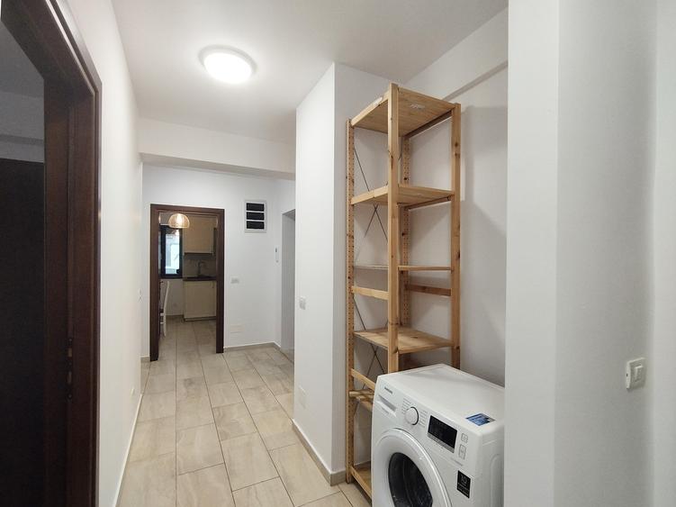 3 camere decomandat, bloc nou, curte proprie 30 mp, boxa 25 mp, zona Tineretului