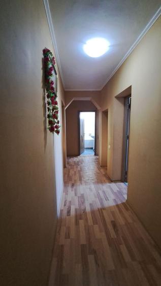 AGIGEA, 3 CAMERE DECOMANDAT 2 BAI, CENTRALA GAZ, 70 MP. PARCARE, BOXA