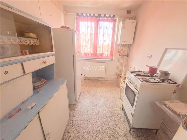 Apartament 2 camere semidecomandat, zona Garii - 11