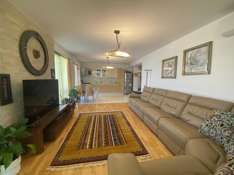 Apartament 4 camere bloc boutique si terasa de 25m