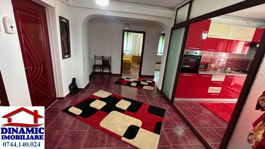 Apartament 3 camere, decomandat, 80 mp – parter înalt – 490 €/lună