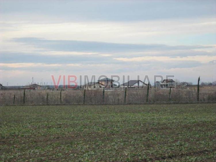 Teren cu dubla deschidere la Lac si Padure ,47 de loturi