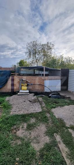 Casa cu 2 corpuri si anexe, 49 mp, zona Boldut
