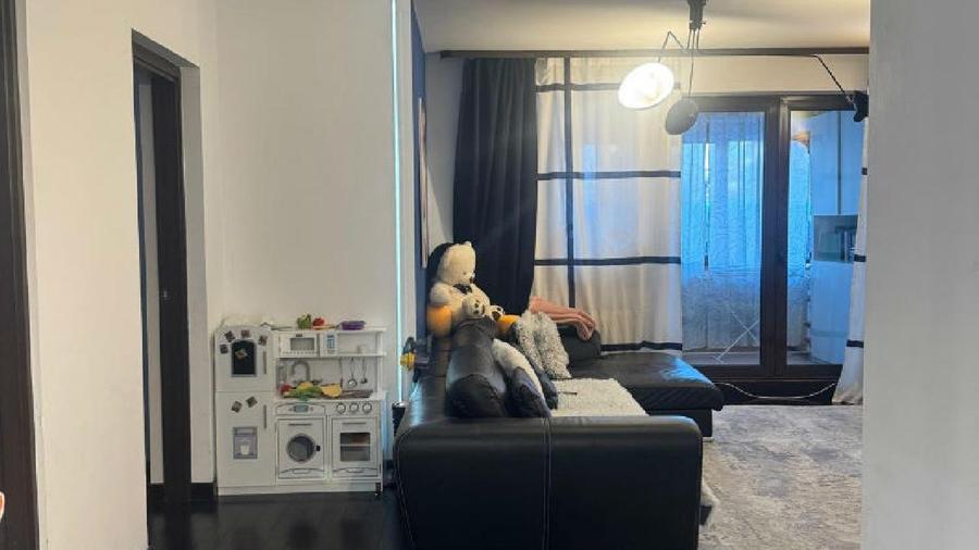 Apartament 3 camere-100 mp Zona Doi Cocosi Sector 1