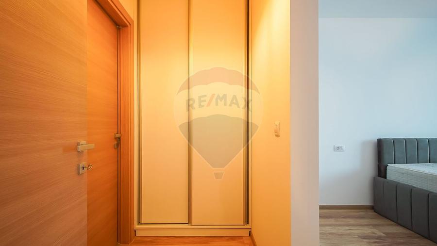 Apartament cu 3 camere, prima închiriere, în zona Tractorul