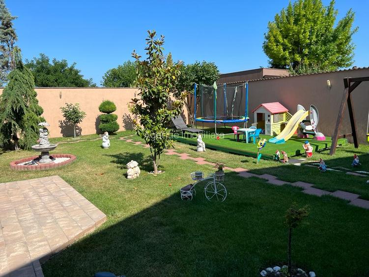 Vila modernă de vânzare -teren generos.