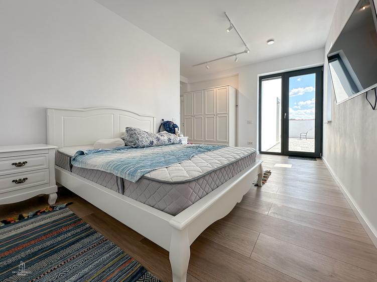 Smart Home 5 camere| Complet autonoma energetic | Langa Lac