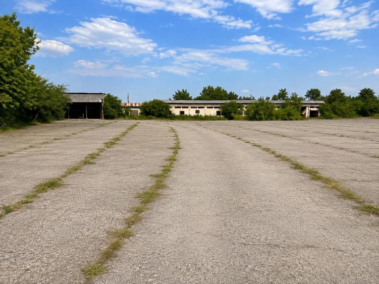 11.180 mp intravilan Drăgășani | Platformă betonată | POT până la 60% | Toate ut