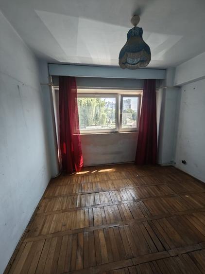 Apartament de vanzare, cu 3 camere spațios, etaj 1, zona Parcul Mara