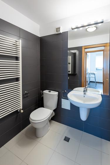 Apartament 2 camere, renovat in Iunie, cu loc de parcare subteran PROPRIU