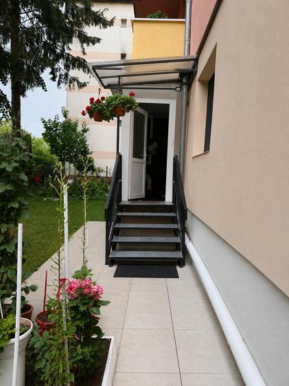 Apartament 3 camere, renovat complet, curte, zona Cloșca 98.700 E