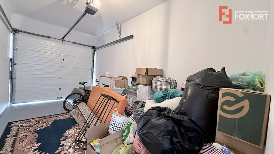 Duplex de vanzare, 5 camere despartit prin garaj - Mosnita Veche