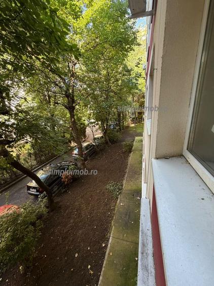 3 camere Emil Racovita etaj 1 67mp  cu boxa si loc de parcare