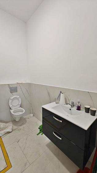 Spatiu comercial cu intrare din strada, vad comercial, zona
