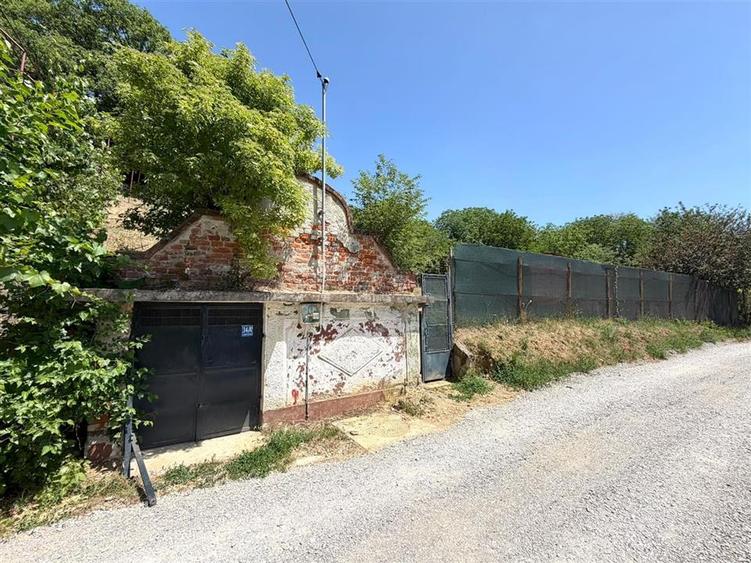 TEREN INTRAVILAN CU PIVNITA | 884 MP | ZONA EPISCOPIA | ORADEA