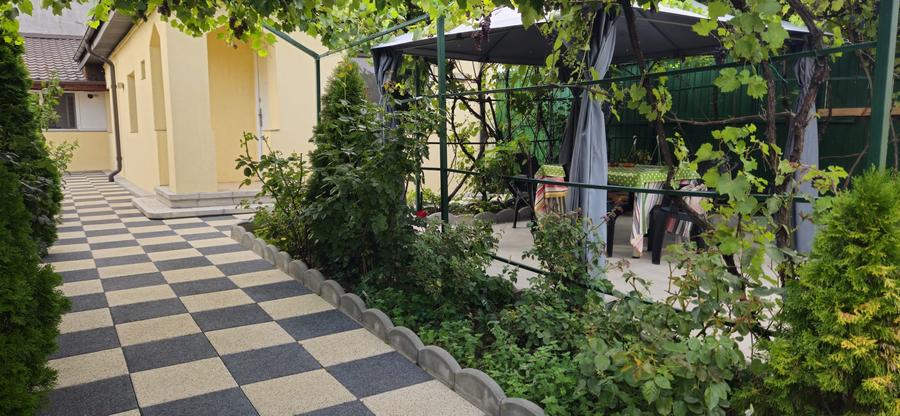 Casa 5 camere,parter,mobilata ,utilata si renovata recent.