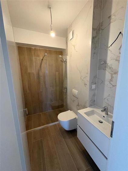 Apartament de vanzare cu 3 camere Tractorul