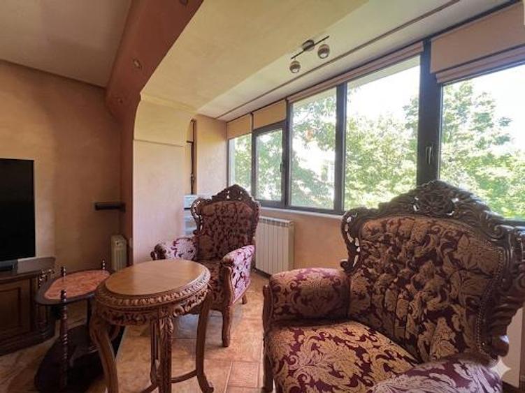 Apartament spectaculos, bloc tip vilă, Târgu Cucu