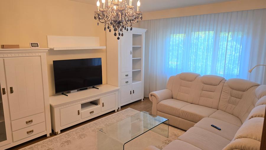 Inchiriez apartament 3 camere decomandat in Deva, zona I. Creanga, parter inalt,