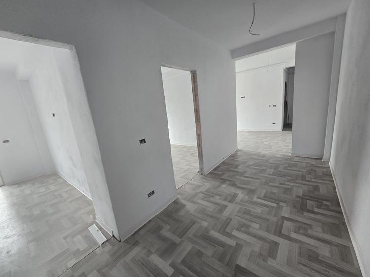 Proiect NOU. Etaj 1. Suprafata generoasa. 2 Bai. Terasa 17mp.