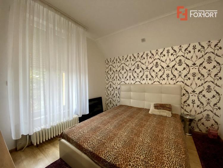 Casa cu 6 camere de vanzare in localitatea Sanandrei, zona Centrala
