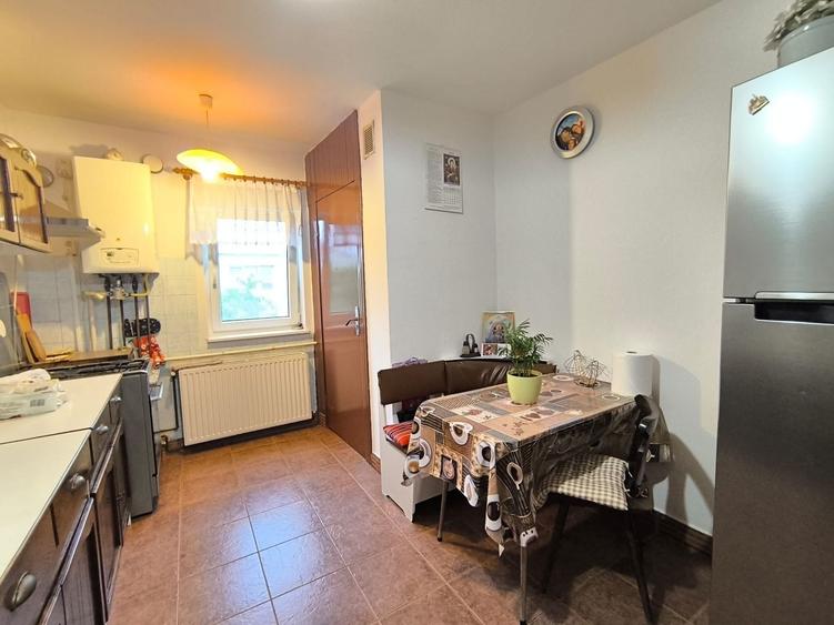 De vanzare apartament 3 camere decomandat strada Anina Marasti