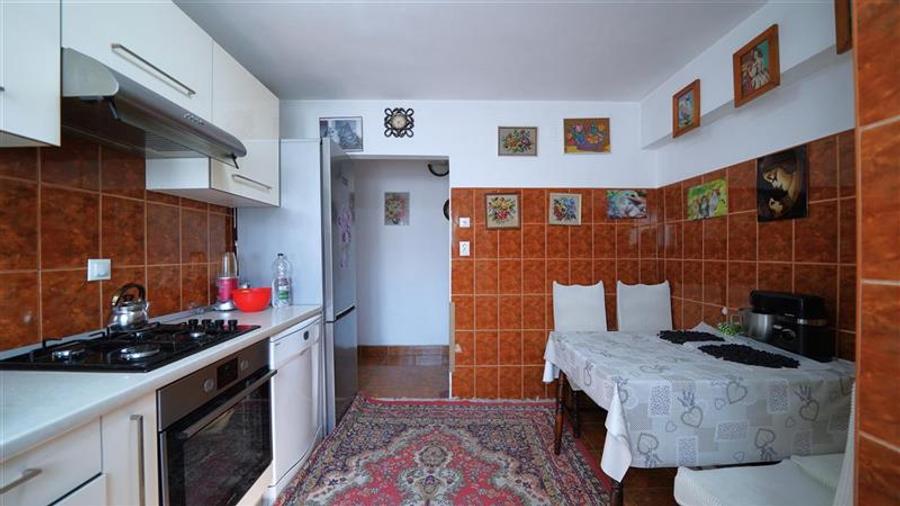 3 camere | 2 bai | 3 balcoane | etaj 4/8 | Rogerius