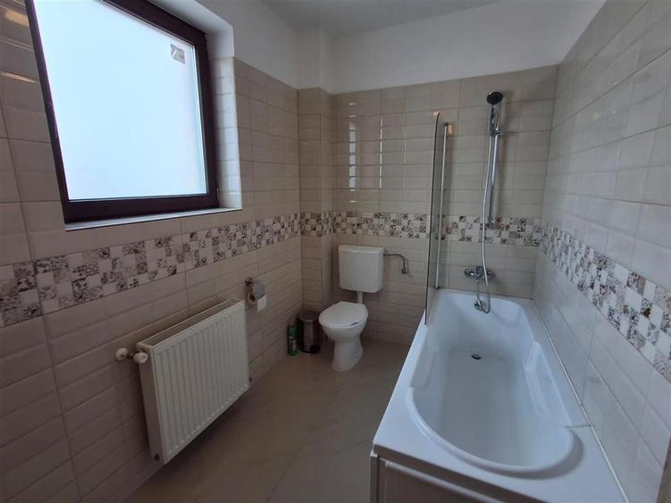 Apartament 3 camere decomandat 2 bai parcare Sura Mare