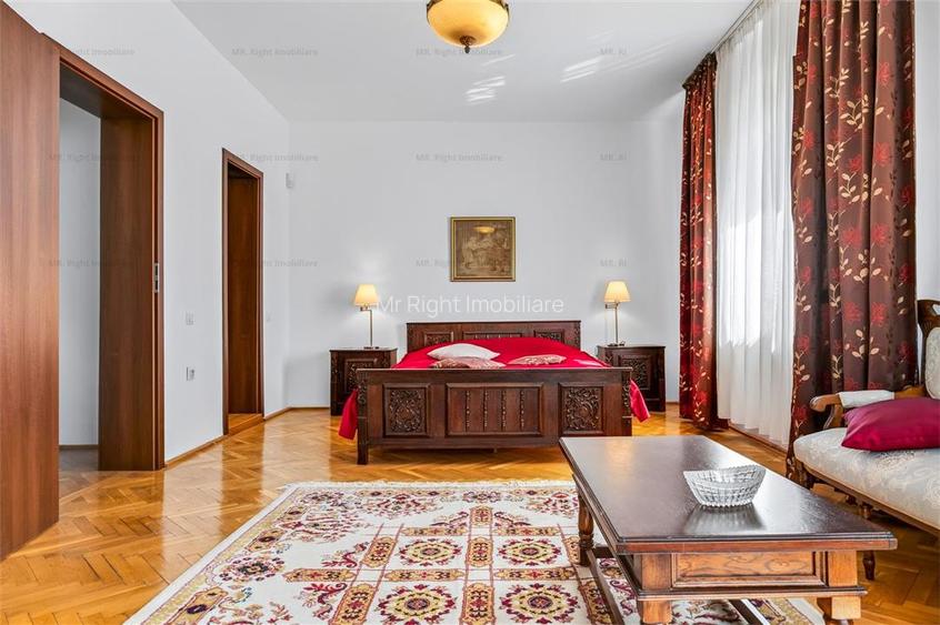 Casa pe 3 niveluri | Terasa cu priveliste | 3 parcari | Pozitie centrala