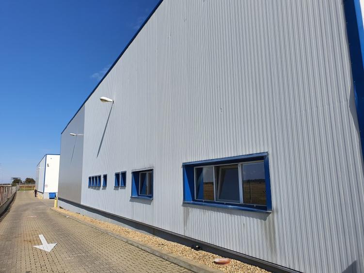 Hala industriala de 853 mp de vanzare si teren in Zona Industriala Sud