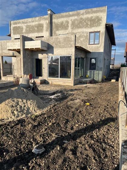 Vila P+1 duplex de vanzare in Vanatori cu utilitati