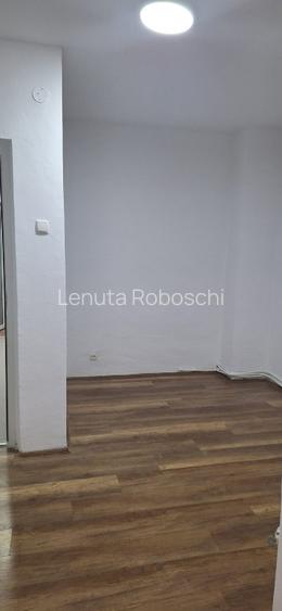Ofer spre închiriere apartament cu 3 camere, nemobilat, începând cu 15 iunie - 8