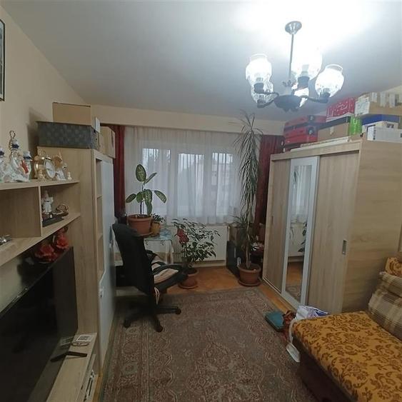 Apertament 2 camere decomandat balcon pivnita zona Valea Aurie