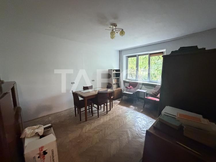 Apartament 2 camere decomandat parter gradina zona Negoiu