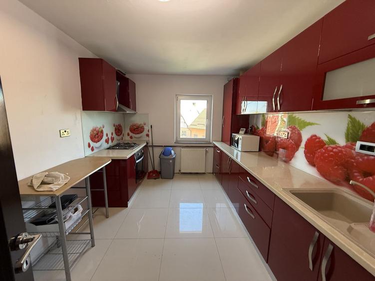 Apartament 3 camere | 100 mp | Zona Centrală | Etaj 1 | 450 €/lună
