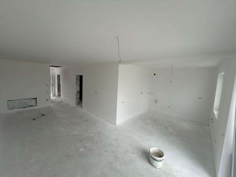 PROPRIETAR !!! Duplex pe parter la cheie, cu doua dormitoare si doua bai