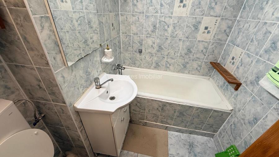 Titulescu, scoala 3, 3 camere decomandat, 80 MP ,loc parcare, etaj 1, 500 euro - 25