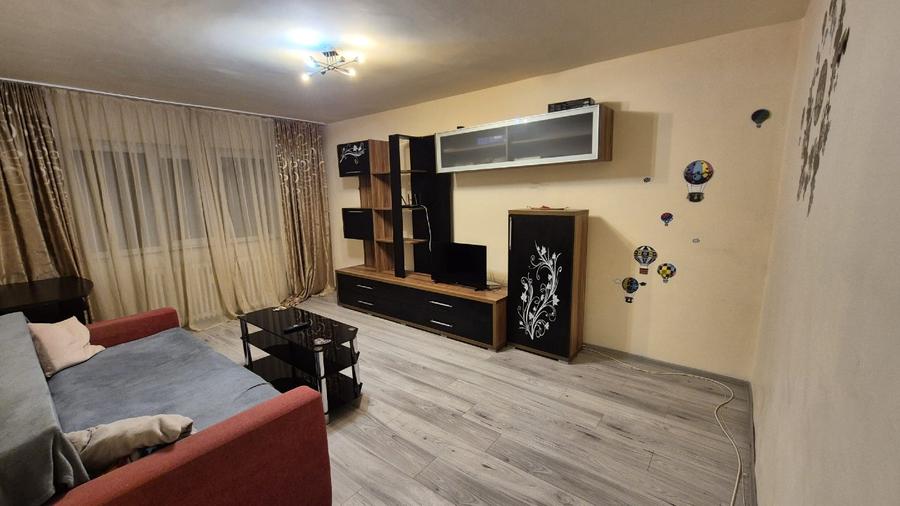 Inchiriez apartament doua camere in Micalaca zona 300