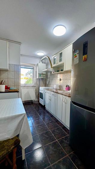 Apartament de închiriat 3 camere în Valea Aurie