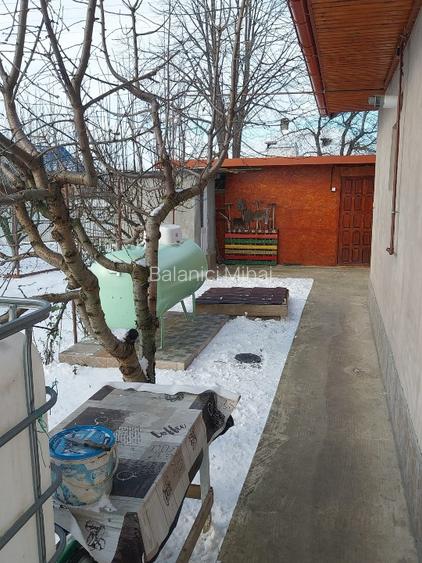 Casă de vânzare + terenul aferent  - 12