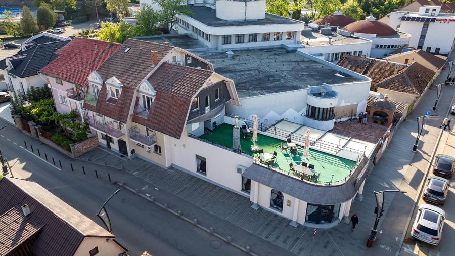 Vindem Restaurant și Pensiune în centrul stațiunii Băile Felix – Afacere la chei