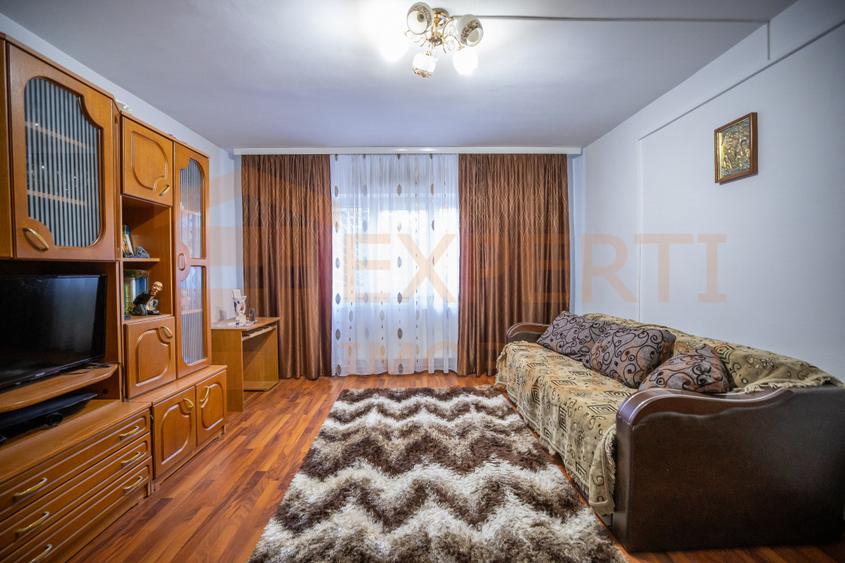 Apartament 2 camere de vânzare în zona Pod Butelii - Blocul SR