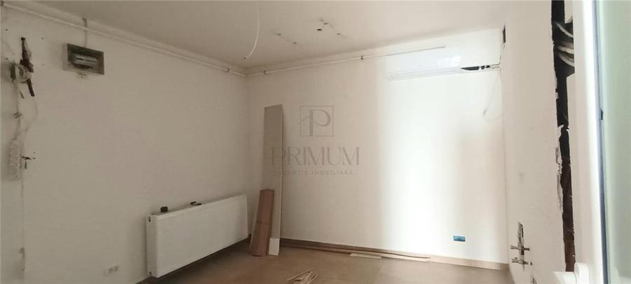 Spatiu comercial renovat cu 2 vitrine mari 11 ml, pe colt - Complexul Studentesc
