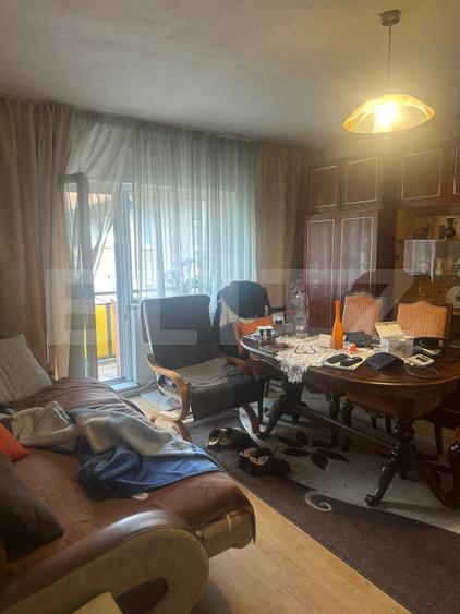 Apartament 4 camere decomandate, 2 bai, 2 balcoane, 80 mp, etaj intermediar