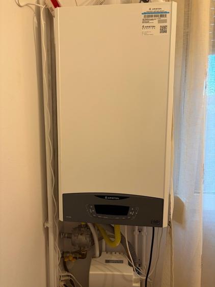 Proprietar, apartament 3 camere, semimobilat si utilat, parcare